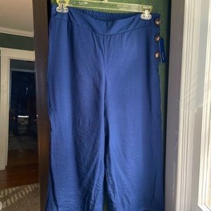 NWT Apt.9 Navy Capris